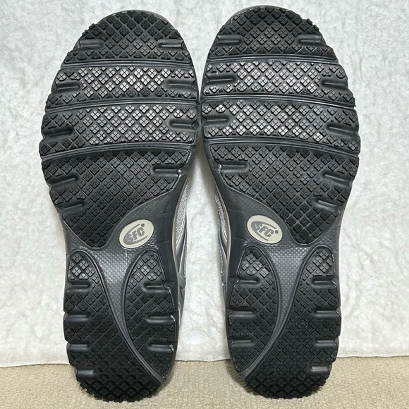 Shoes For Crews Womens Grey Silver Grip Soles Work Sneakers Shoes SZ US 8.5 NWT - Picture 8 of 11